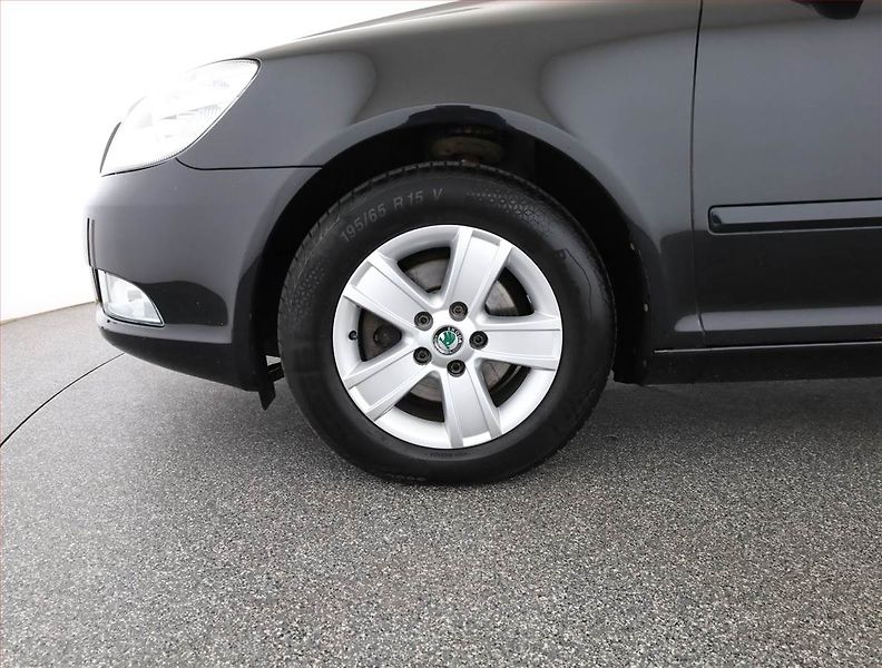 Škoda Octavia (2009) 1.4 TSI, Serv.kniha, Tempomat - fotka 13 z 13