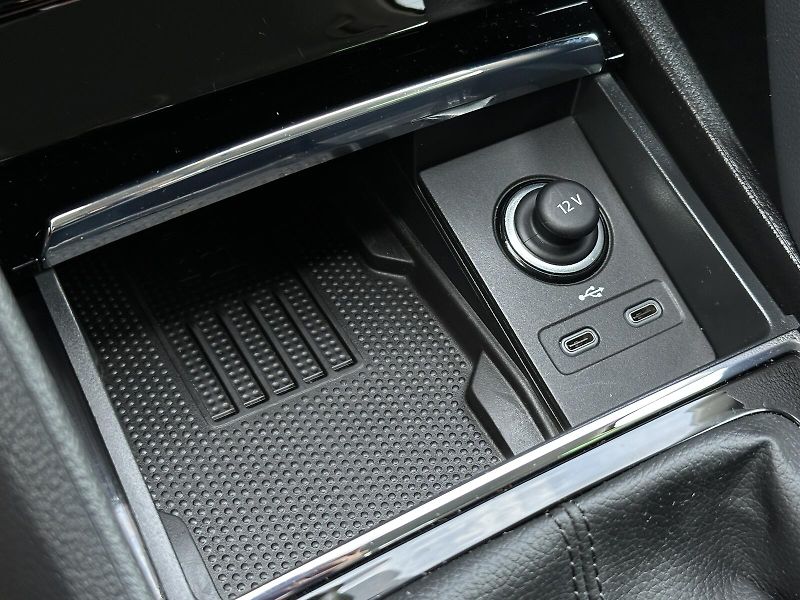 Škoda Karoq 1.5TSi Top & Selection 150PS L - fotka 37 z 46