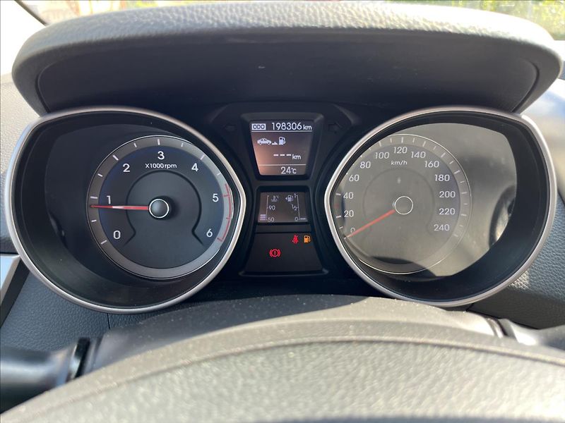 Hyundai i30 1,6 CRDi ČR ALU KAMERA 2x KOLA - fotka 24 z 32