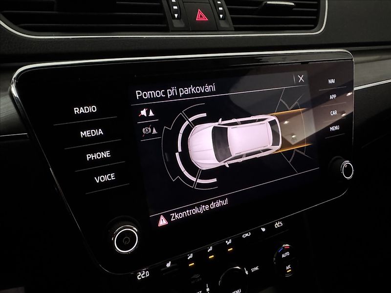 Škoda Superb 2,0 TDi  DSG 4x4 Scout Virtual - fotka 37 z 50