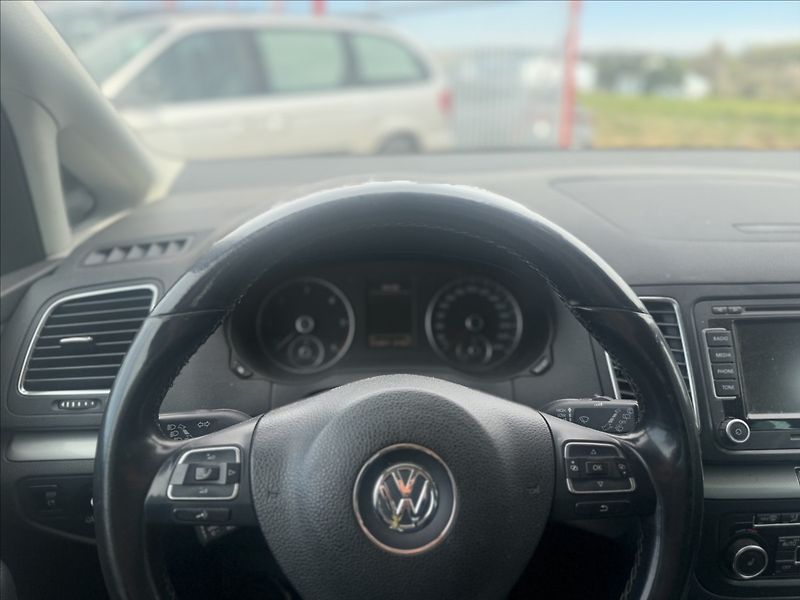 Volkswagen Sharan 2,0 TDI HIGHLINE WEBASTO 125kW - fotka 10 z 21