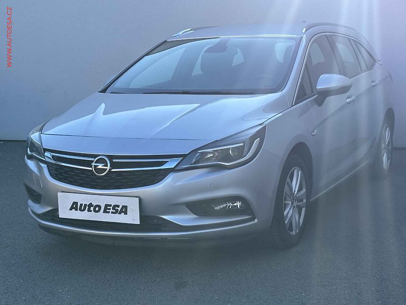 Opel Astra (2017) 1.6CDTi, AC, navi - fotka 3 z 18