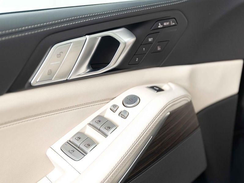 BMW X7 xDrive40i - fotka 15 z 25