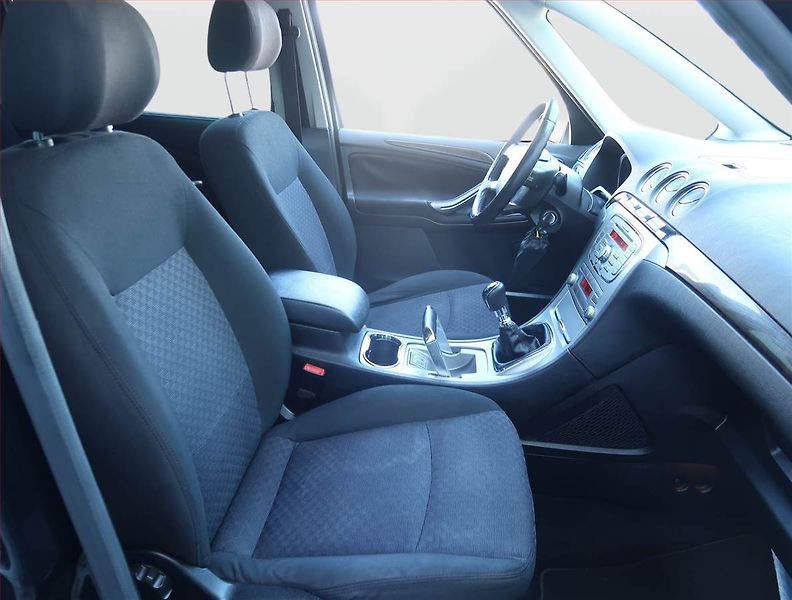 Ford Galaxy (2008) Titanium 2.0 TDCi, 7 míst - fotka 9 z 21