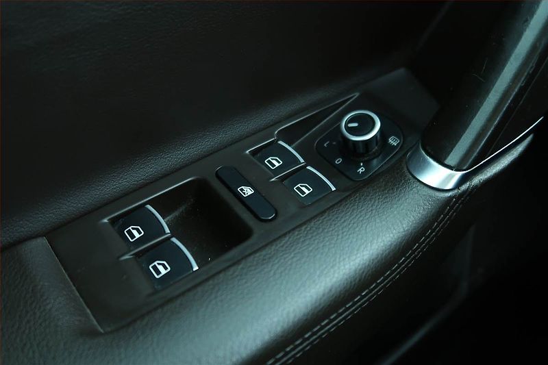Volkswagen Passat (2013) 2.0 TDI, 4X4, Automat, Navi - fotka 17 z 26