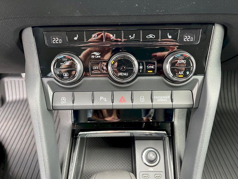Škoda Karoq (2025) SELECTION 1.5 TSI DSG - fotka 28 z 31