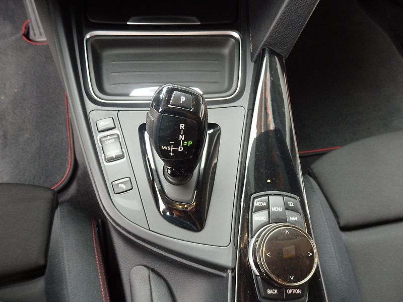 BMW Řada 3 320D 135 kW XENONY, NAVI, DVD - fotka 14 z 19