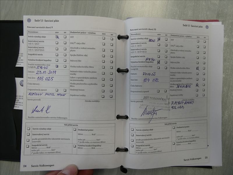 Volkswagen Golf 1,4 i 16V serviska,ČR,2.majite - fotka 46 z 49