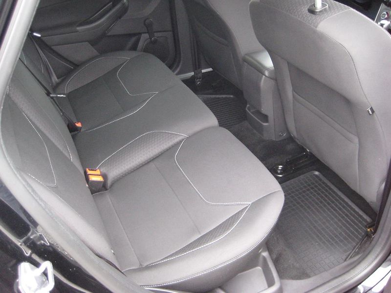 Ford Focus 1.0i 92 kW Ecob SPORT DPH-ČR! - fotka 20 z 23