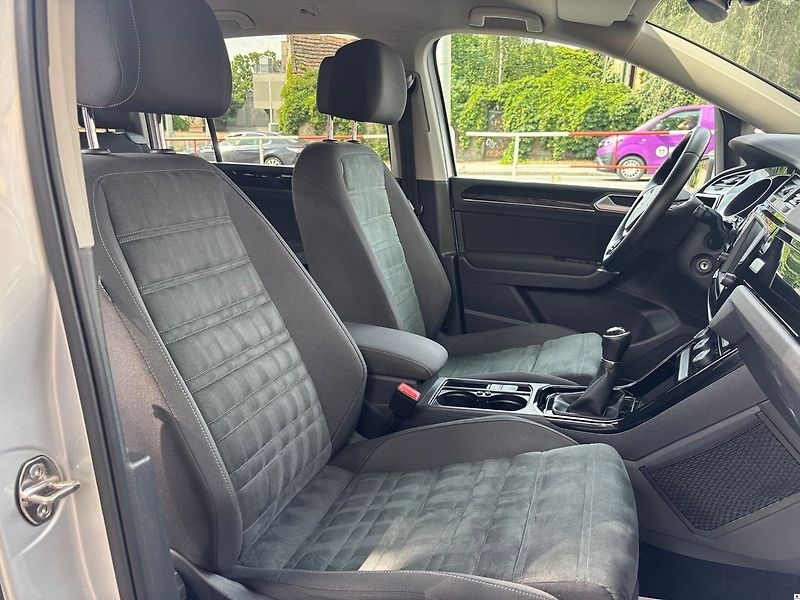 Volkswagen Touran 2.0TDi/2017/7MÍST.MAN6.110KW-Z - fotka 27 z 50