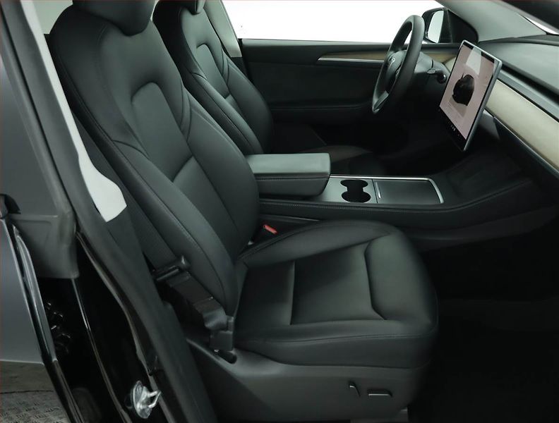 Tesla Model Y (2022) Performance 79kWh, SoH 82% - fotka 9 z 21