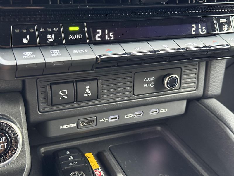 Toyota Land Cruiser 2,8 FIRST EDITION - fotka 17 z 28
