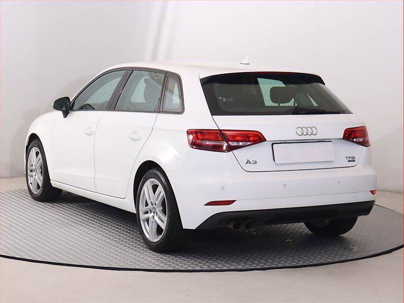 Audi A3 (2017) 1.4 TFSI, Automat, Navi - fotka 4 z 21