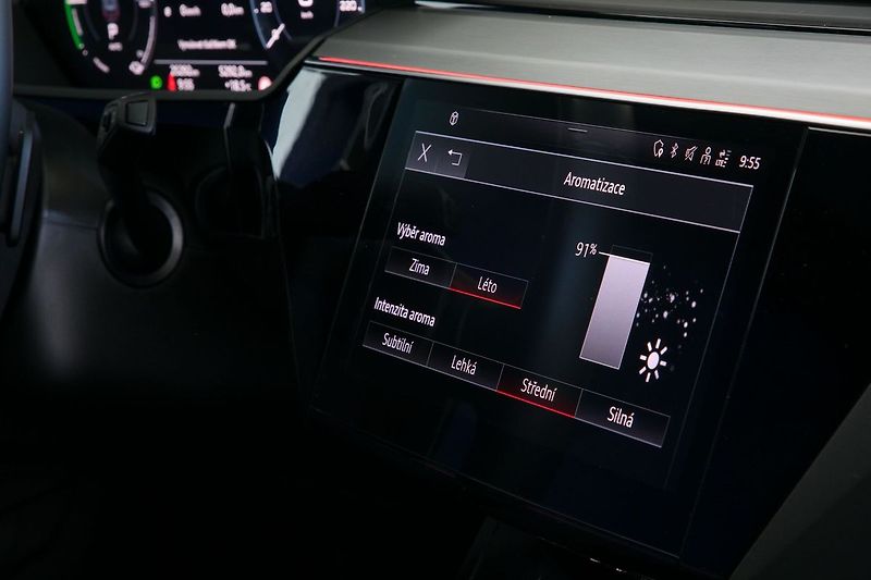 Audi e-tron 55 300kW Pano NightV HUD Tažné - fotka 34 z 50