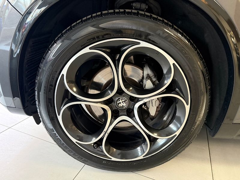 Alfa Romeo Stelvio (2023) 2.2 210 HP Veloce 8AT Q4 - fotka 31 z 32