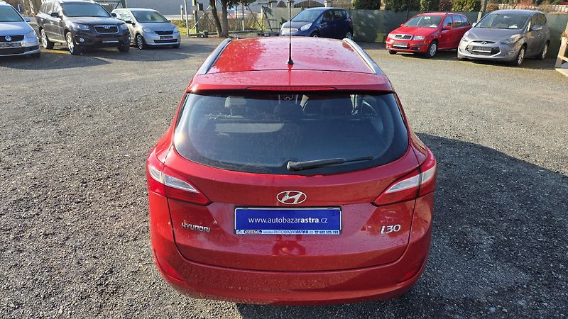 Hyundai i30 1.6GDI STYLE  99KW - fotka 10 z 44