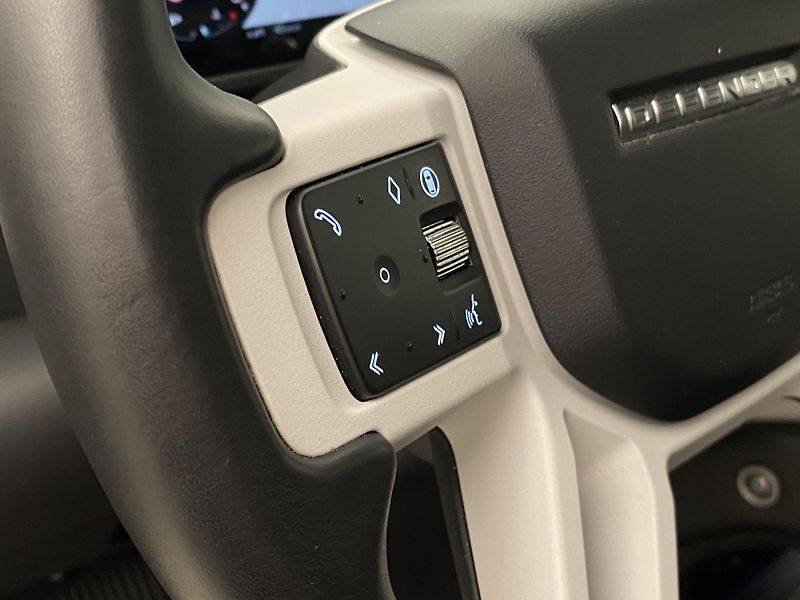 Land Rover Defender D300 X-DYNAMIC HSE AWD AUT CZ - fotka 19 z 53