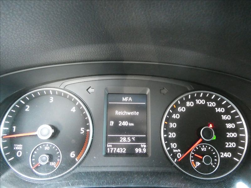Volkswagen Sharan 2,0 TDi DSG STYLE serviska - fotka 36 z 48