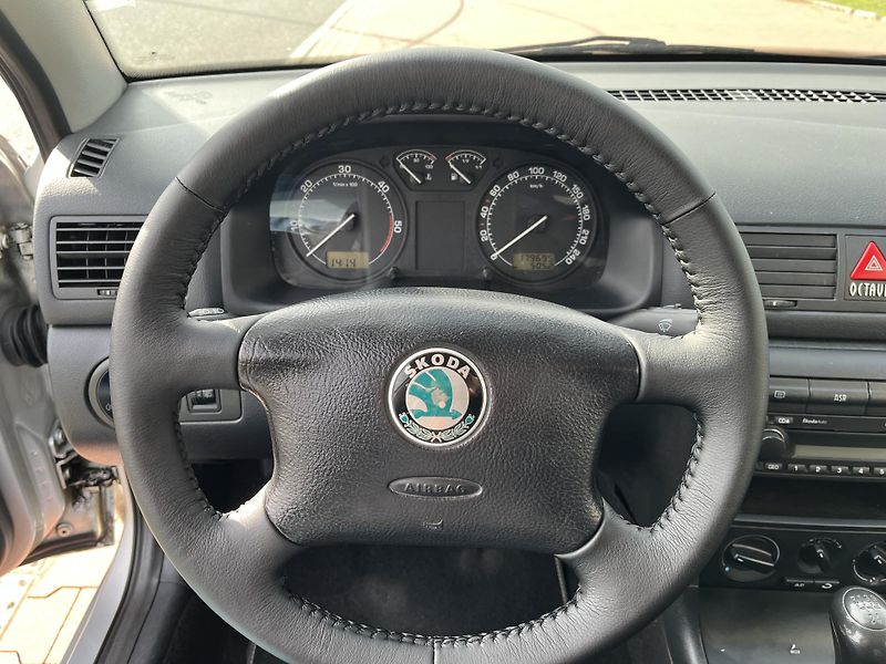 Škoda Octavia 1.9 TDi Tour - fotka 19 z 29