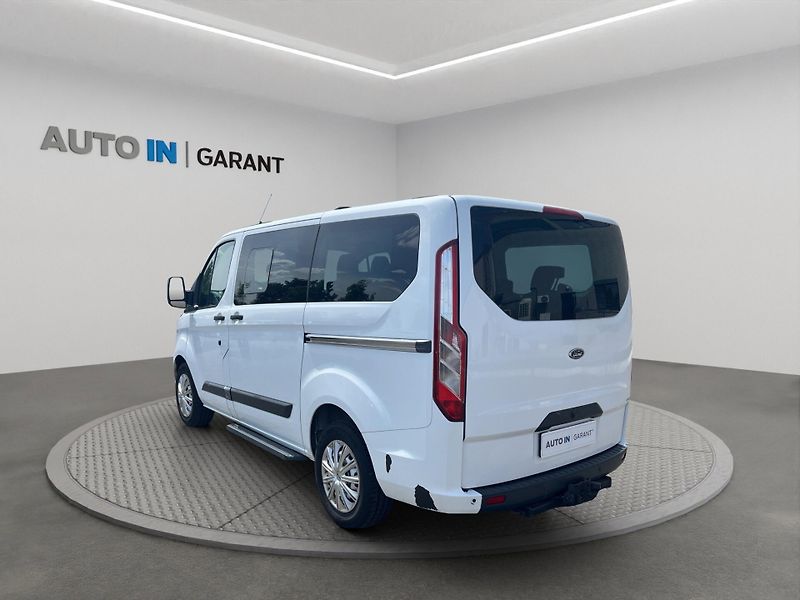 Ford Tourneo Custom (2014) L1 2.2 TDCi 114kW, Tažné - fotka 7 z 23