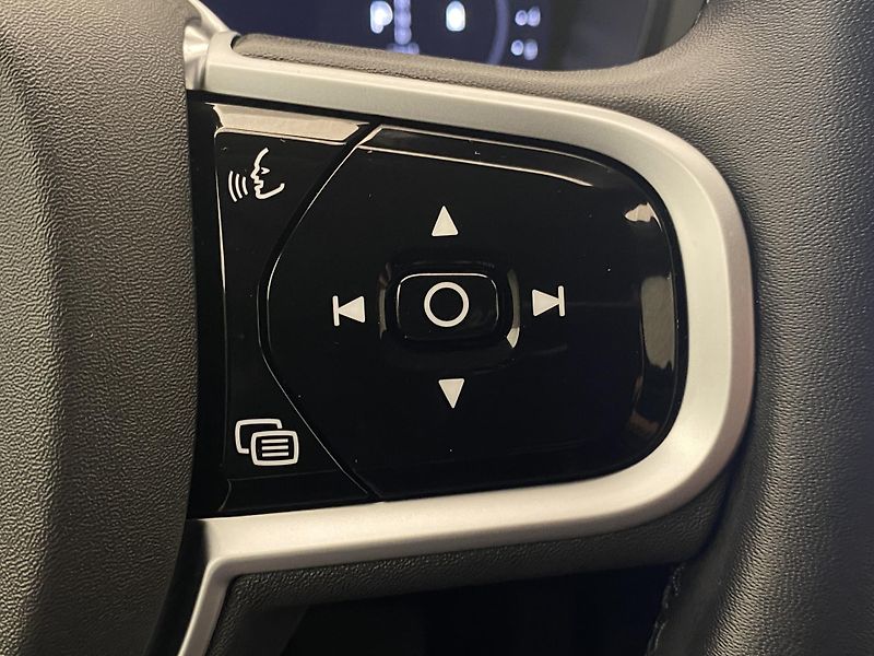 Volvo XC60 B5 AWD DARK PLUS AUT - fotka 21 z 53
