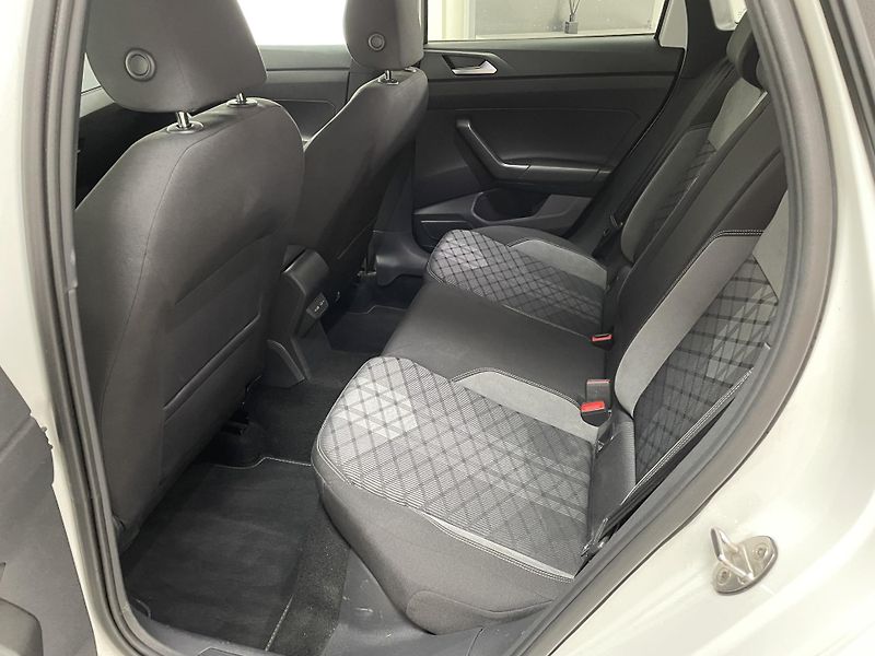 Volkswagen Taigo 1.5 TSi R-Line  DSG ČR 1.MAJ  - fotka 18 z 30
