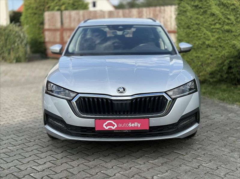 Škoda Octavia 2,0 TDi EXECUTIVE DSG LED ACC - fotka 31 z 31