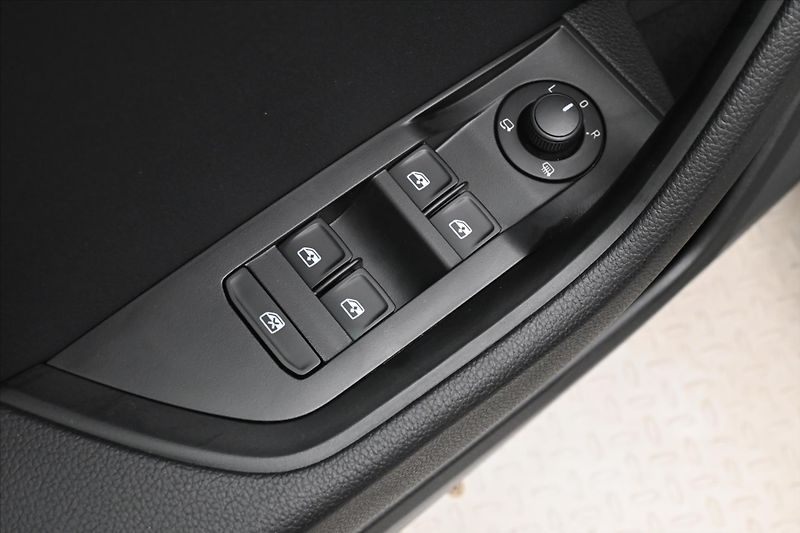 Škoda Superb 2,0 TDI 110kW DSG Clever Záruk - fotka 25 z 30