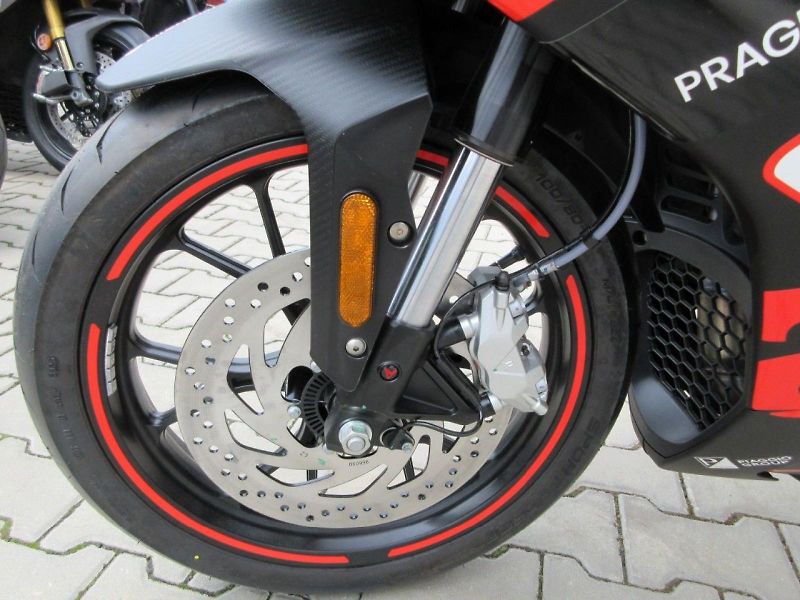 Aprilia (2026) RS 125 GP replica BEZZ - fotka 7 z 11