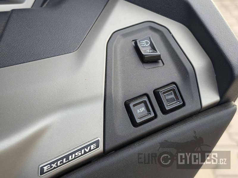 Piaggio MP3 530 Exclusive (2024) - fotka 18 z 20