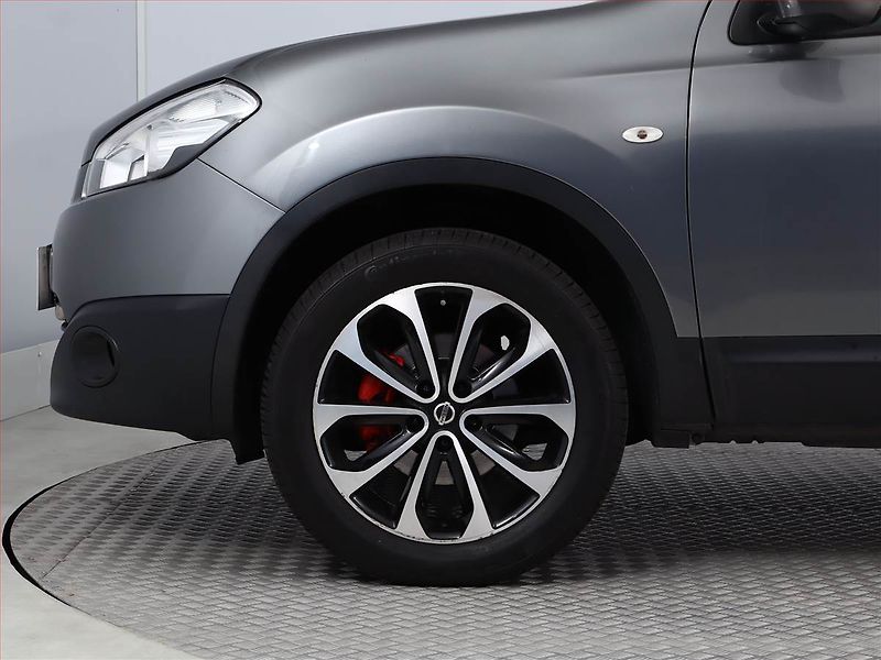 Nissan Qashqai (2013) 1.5 dCi, 7 míst, Navi - fotka 12 z 17