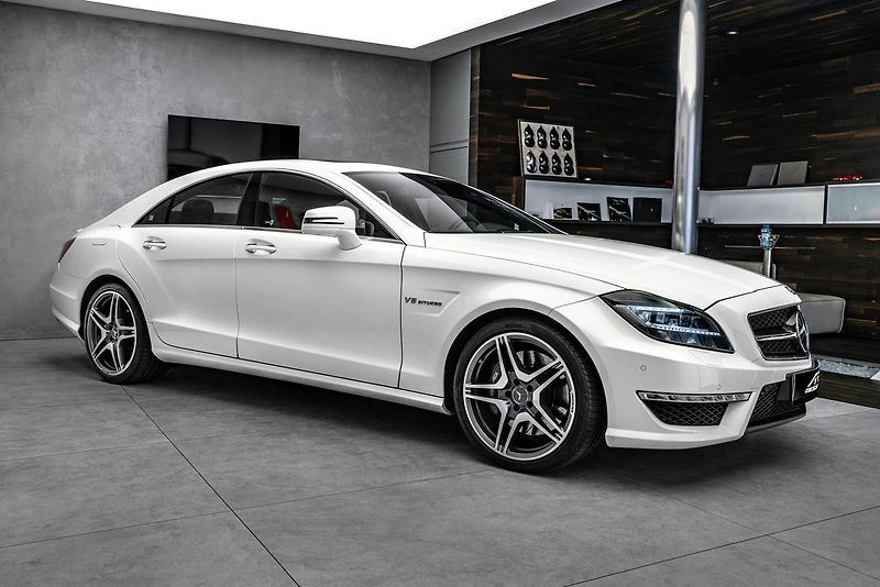 Mercedes-Benz CLS 63 AMG 4M, Designo Carbon H&K - fotka 4 z 28