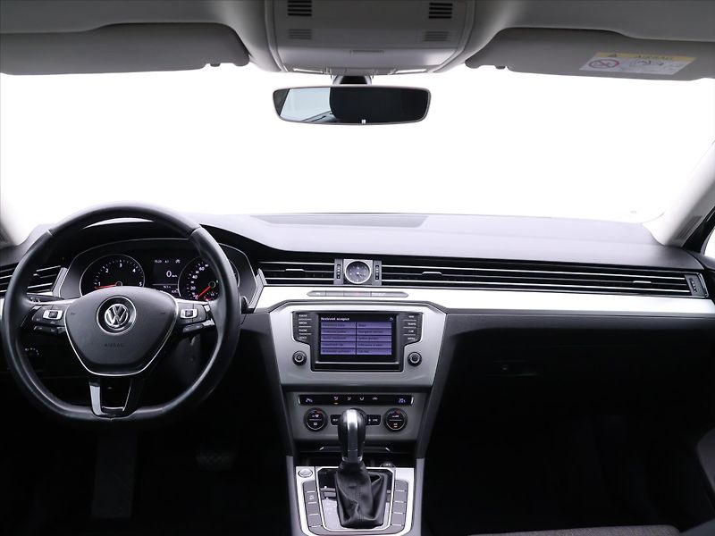 Volkswagen Passat 2,0 TDI 110kW DSG Comfort Navi - fotka 23 z 31