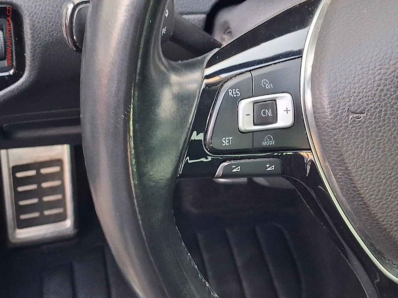 Volkswagen Golf (2016) 1.2 TSi, Allstar, park.čidla - fotka 13 z 17
