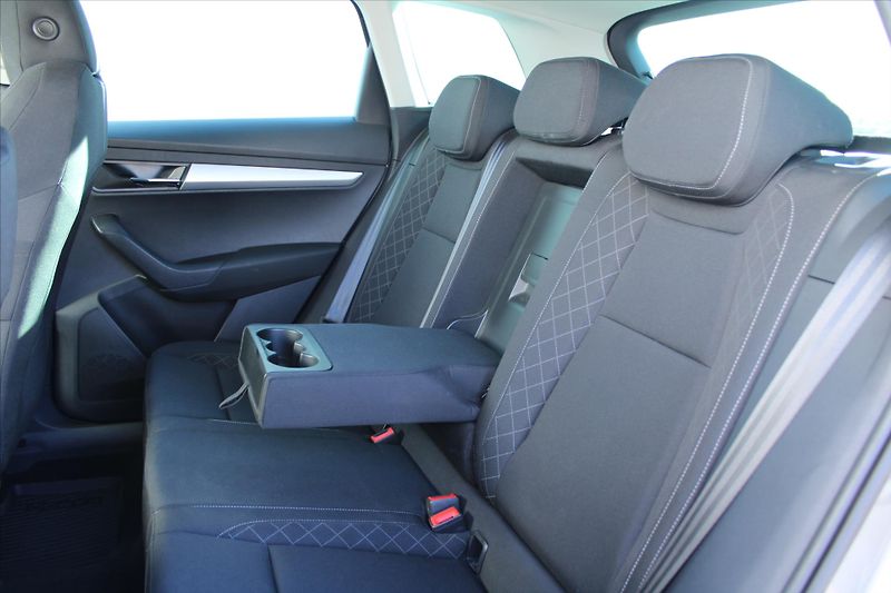 Škoda Karoq 1.6 TDI 85kW AMBITION DPH ČR - fotka 10 z 22