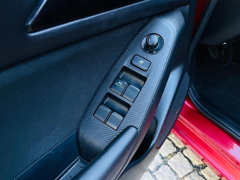 Mazda 3 2.0i MANUÁL LED KAMERA VÝHŘEV - fotka 29 z 48