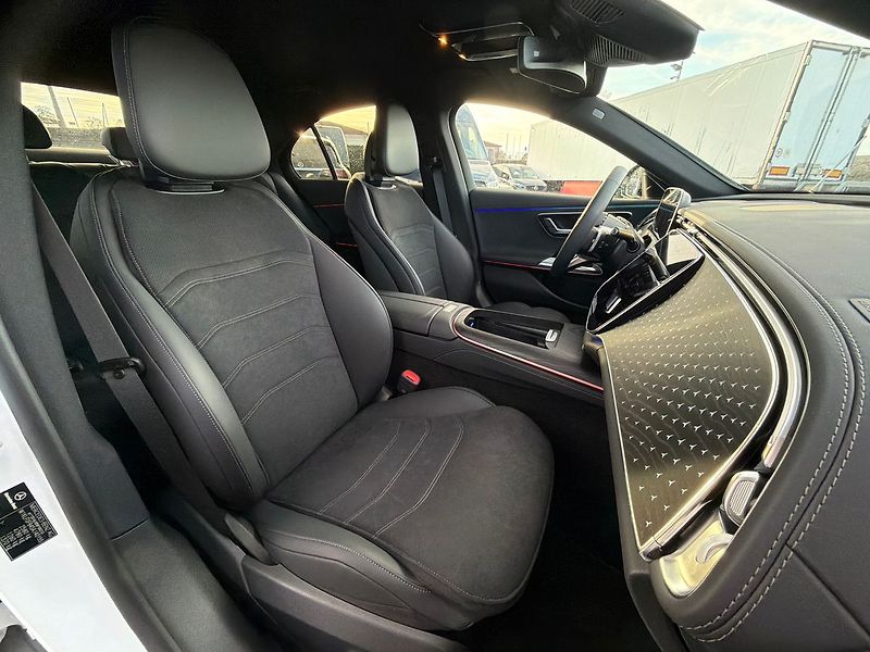 Mercedes-Benz Třídy E E 220 d 4MATIC - fotka 29 z 35