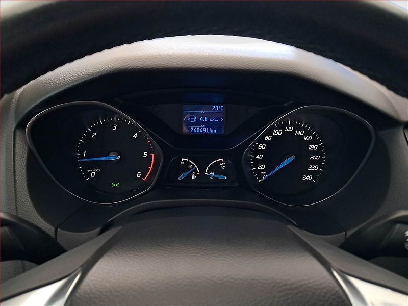 Ford Focus (2011) 1.6 TDCi, servisované - fotka 11 z 14