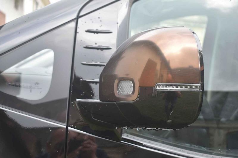 Auto se hodí k pohodlnému cestování nejen po českých luzích a hájích