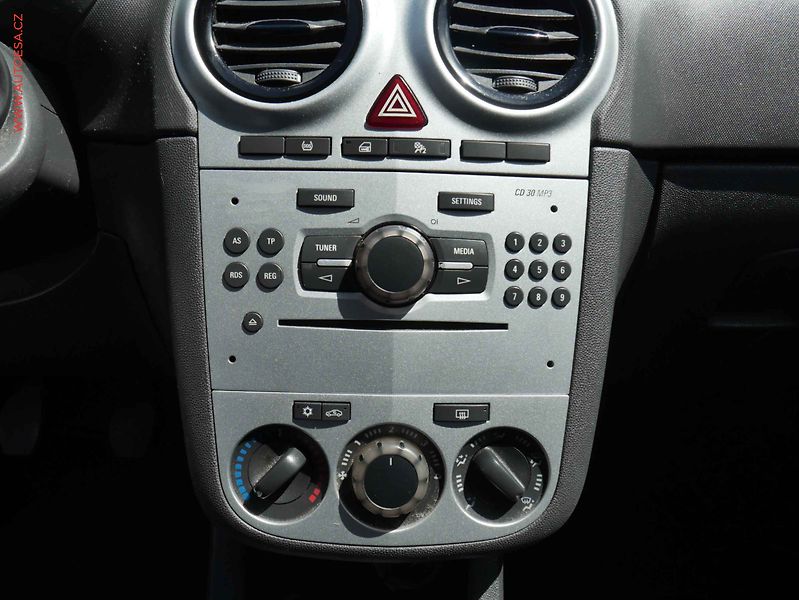 Opel Corsa (2014) 1.2i, 1.maj,ČR, STK6/28 - fotka 11 z 16
