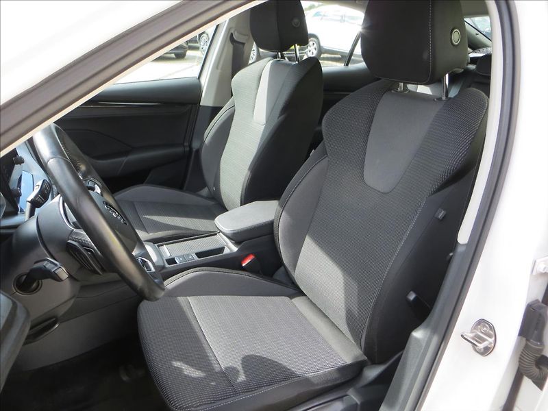 Škoda Octavia 2,0 TDI 85kw Ambition DSG - fotka 13 z 26