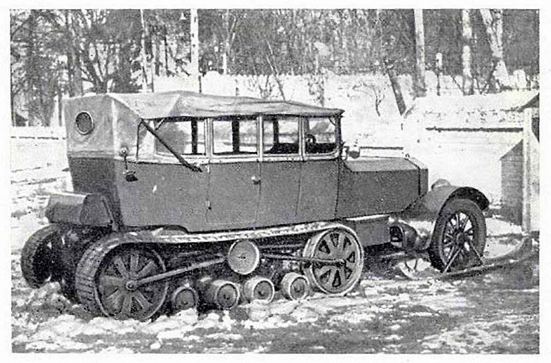 Automobil cara Mikuláše II. vybavený pásovým podvozkem Adolpha Kégresse.