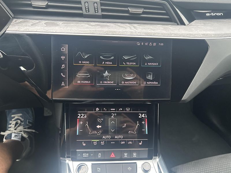 Audi e-tron 55 QUATTRO 300kw S LINE SOH96% - fotka 24 z 47