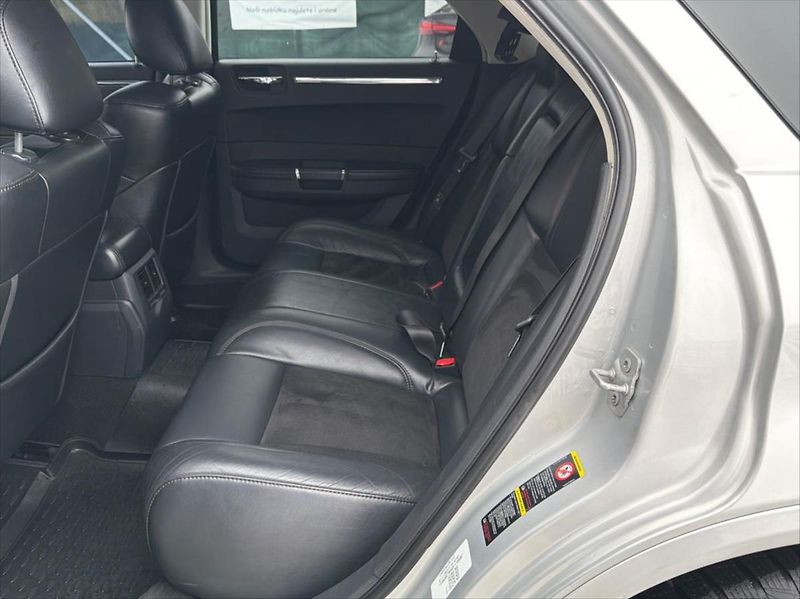 Chrysler 300C 3,0 160 KW SRT PACK - fotka 13 z 33