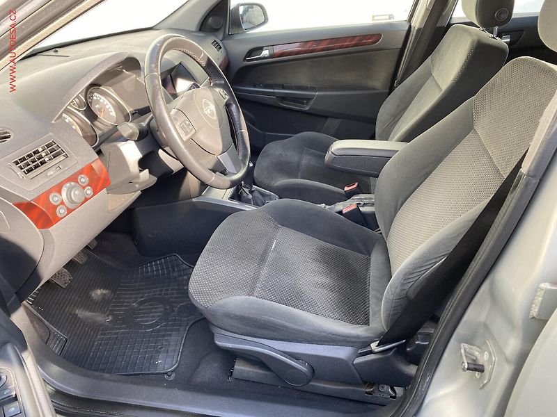 Opel Astra (2005) 1.6i, ČR, AC, tažné - fotka 9 z 14