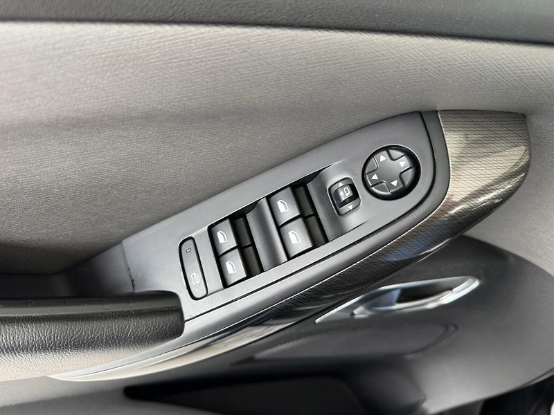 Citroën Grand C4 Picasso 2,0HDi AUT*Masáže*REZERVACE! - fotka 26 z 37