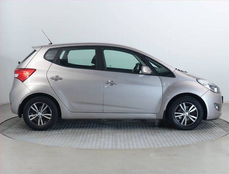 Hyundai ix20 (2015) 1.4 CRDi, Serv.kniha - fotka 6 z 16
