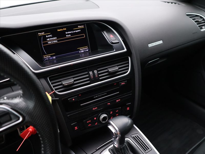 Audi A5 3,0 TDI quattro S-Line 1.Maj - fotka 22 z 36