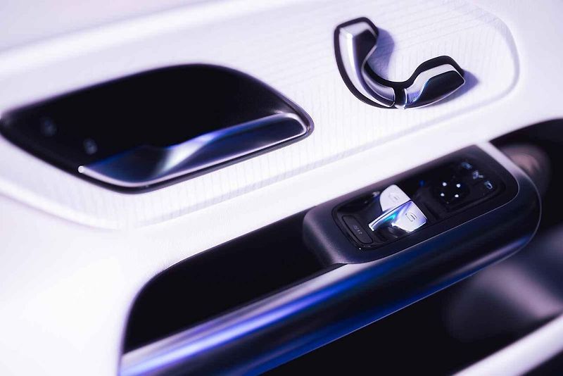 Mercedes-Benz letos odstartoval novou éru jako globální partner ženského tenisu (WTA). Své ambice v tomto sportu nyní potvrzuje i v České republice, kde v rámci ostravského turnaje představuje dvě klíčové novinky: novou generaci modelů GLB a GLC.
