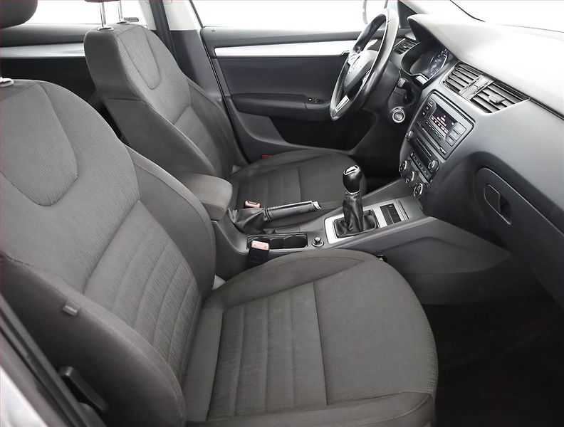Škoda Octavia (2013) Elegance 2.0 TDI, Serv.kniha - fotka 7 z 16